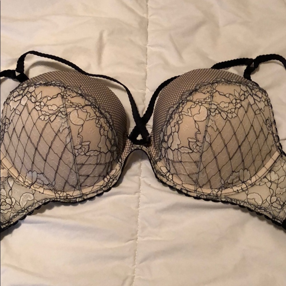 Victoria’s Secret 32DD Nude Push-up Bra